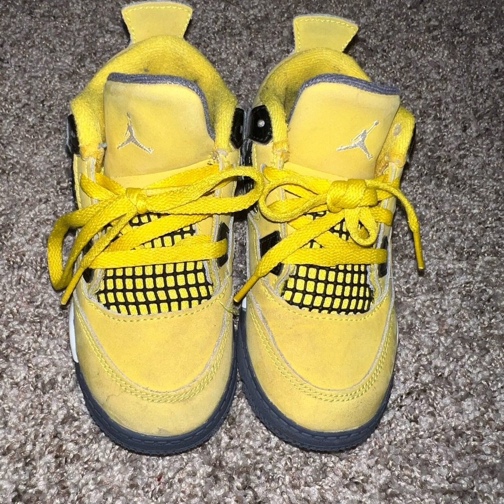 Yellow Jordan retro 4 toddler 9c